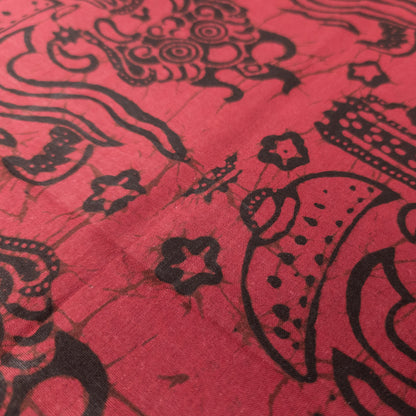 Red Crackle Batik Remnant | 57cm 52cm | Fat Quarter - Textile Traders