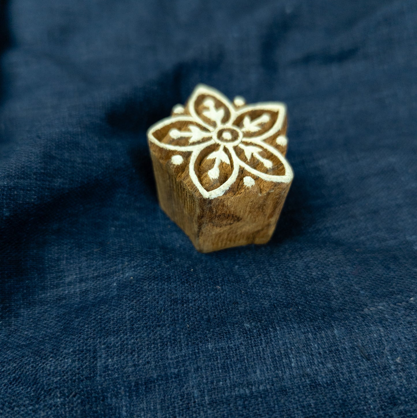 Small Flower Mandala Wooden Printing Block - Handcrafted Fabric Printing and Batik Tools