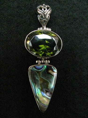 Photo of our Silver pendant with Paua shell