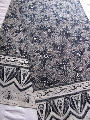Photo of our Hand drawn indigo batik shoulder cloth